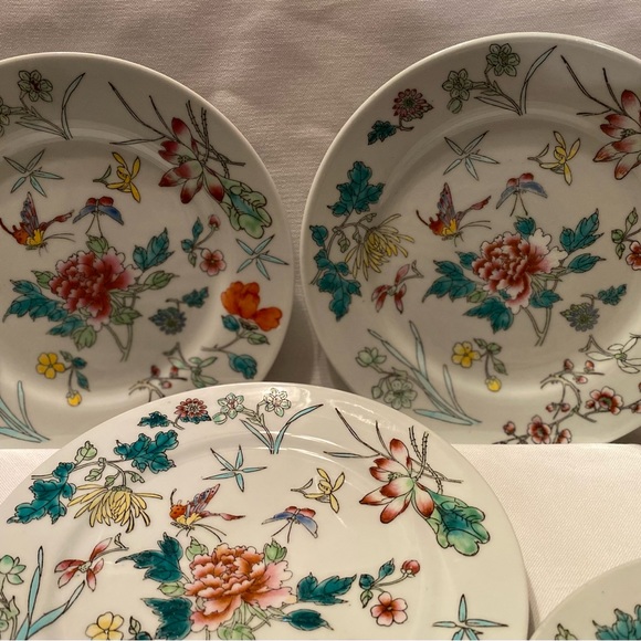 7 Chinese Famille Rose Plates w/ Flowers & Butterflies - Picture 12 of 12